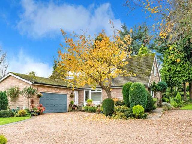 House for sale in Froggatt, East Midlands
