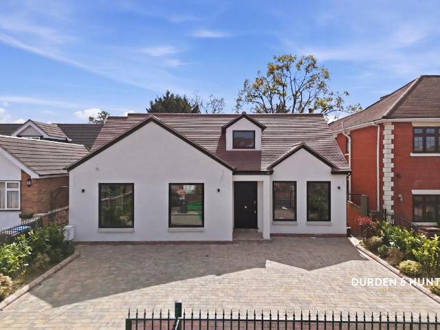 Bungalow for rent in Chigwell, Epping