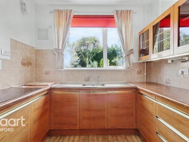 Bungalow for rent in East Cliftonville, Thanet