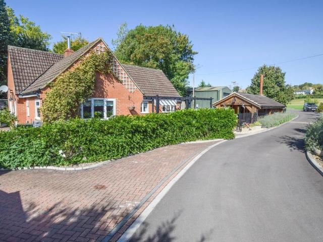 Bungalow for rent in Little Somerford