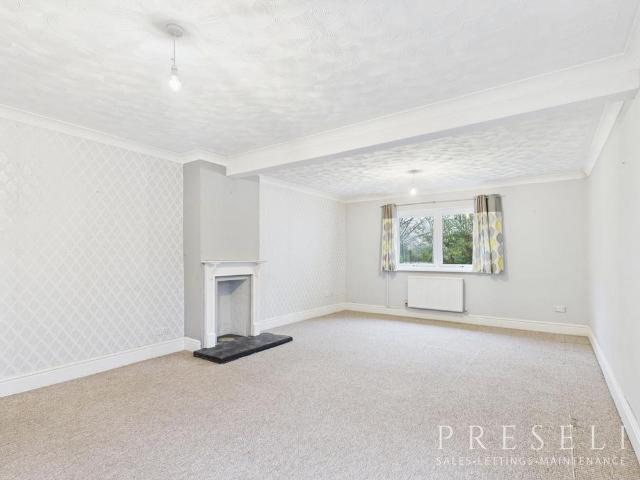 House for rent in Dinas Cross