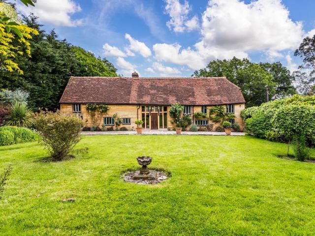 Bungalow for rent in Horsham, West Sussex