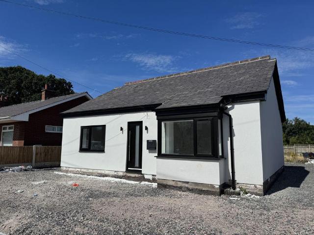 Bungalow for rent in Roby Mill, Lancashire