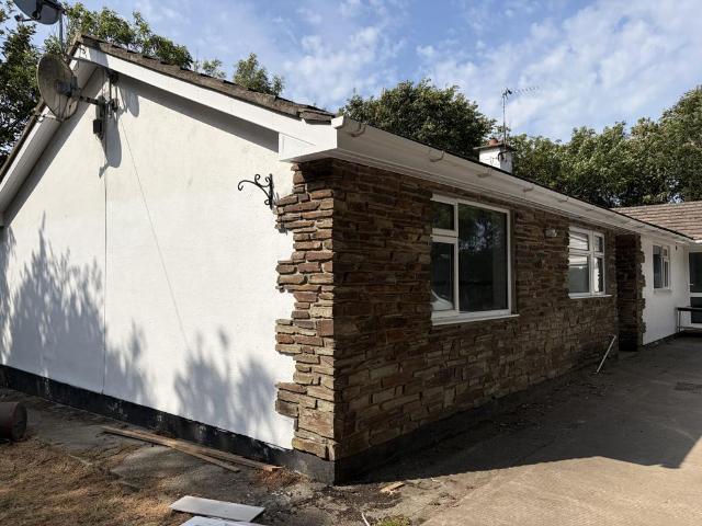 Bungalow for rent in Grade-Ruan, Cornwall
