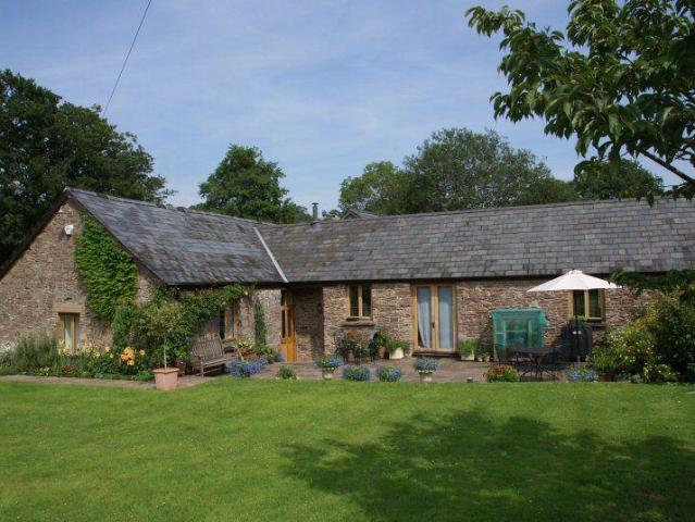 Bungalow for rent in Crucorney, Wales