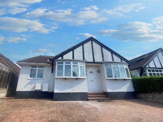 Bungalow for rent in Uxbridge, Ickenham