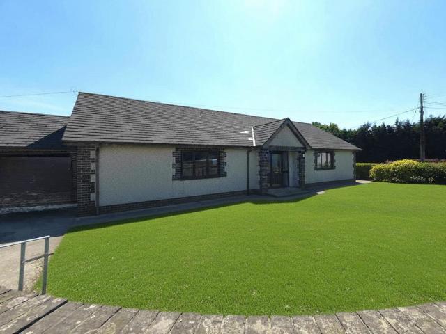 Bungalow for rent in Brandis Corner, Devon