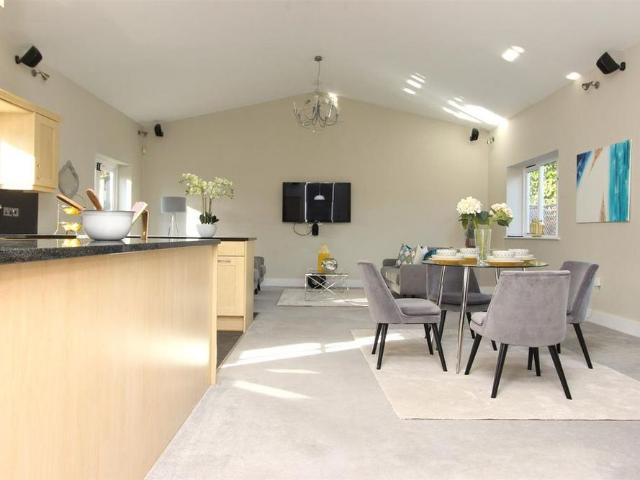 House for rent in Kingswood