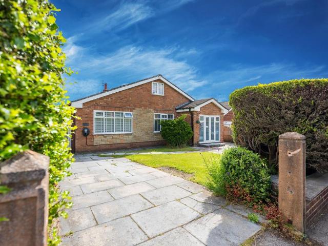 Bungalow for rent in Roby Mill, Lancashire