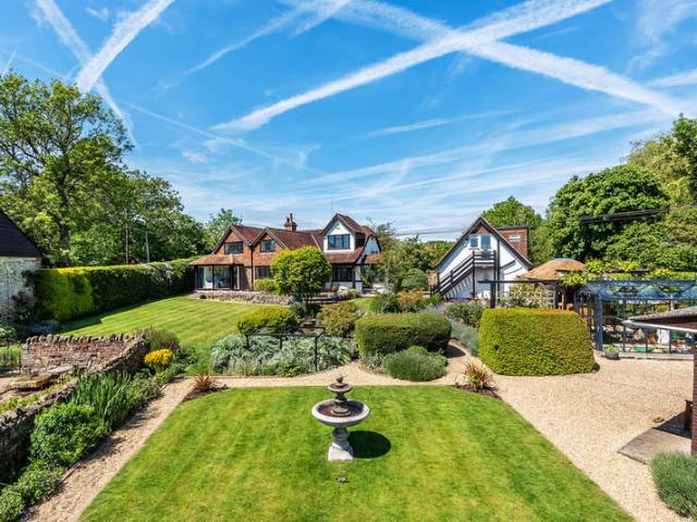 Farm for sale in Oxted, Hillview