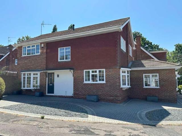 Farm for rent in Queens Park, Billericay