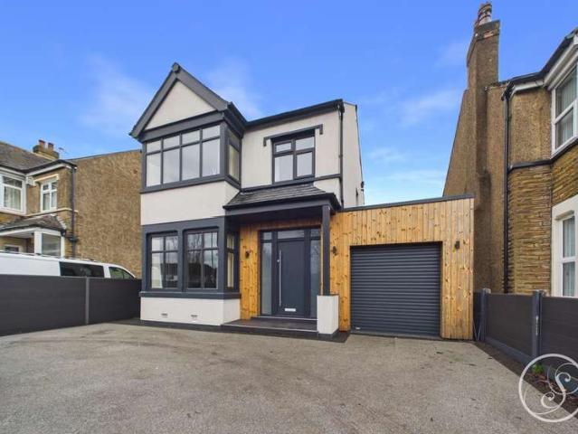 Farm for sale in Whitkirk, Colton