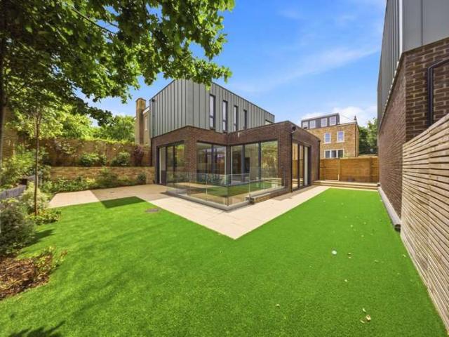 Farm for sale in London Borough of Ealing, Perivale