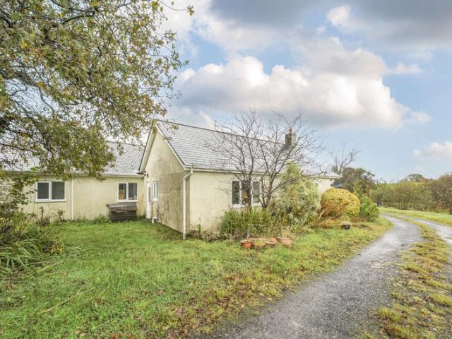 Farm for sale in Llangyndeyrn, Meinciau