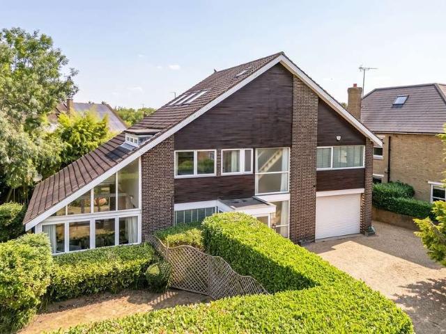 Farm for sale in Lower Green Esher, Blackhills