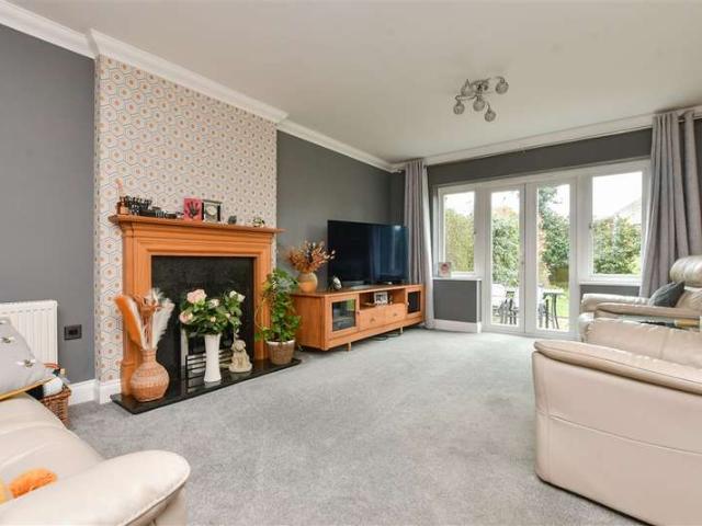 Farm for sale in Dumpton, Acol