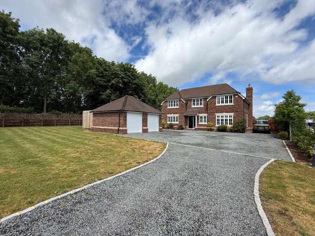 Farm for sale in Winkfield Street, Warfield