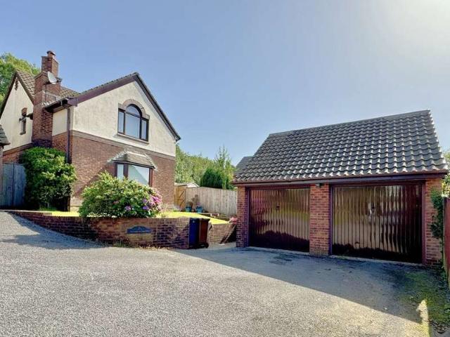 Farm for sale in Roborough, Strode
