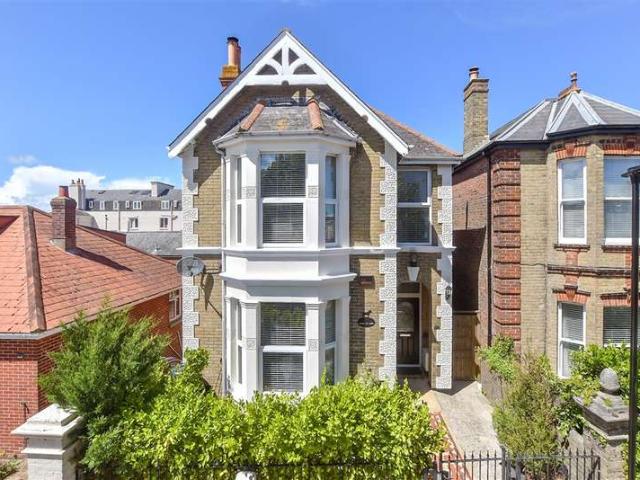 Farm for sale in Binstead, Ryde