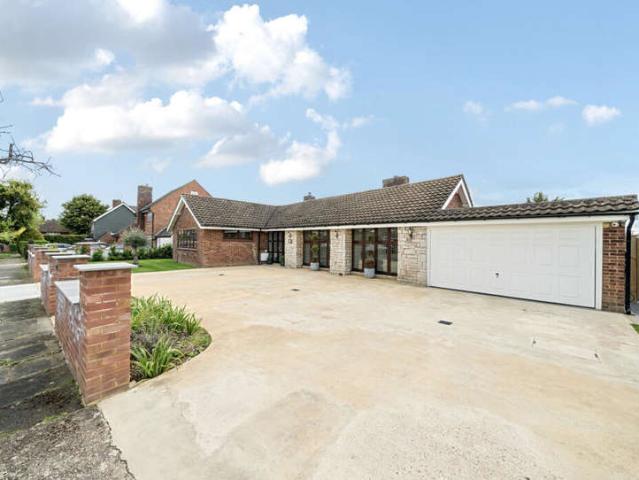 Farm for sale in Stoneleigh, Ewell