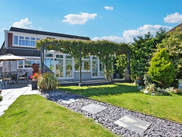 Farm for sale in Ramsden Crays, Crays Hill