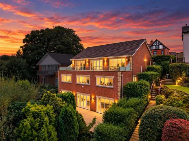 Farm for sale in Bradshaw, Bolton