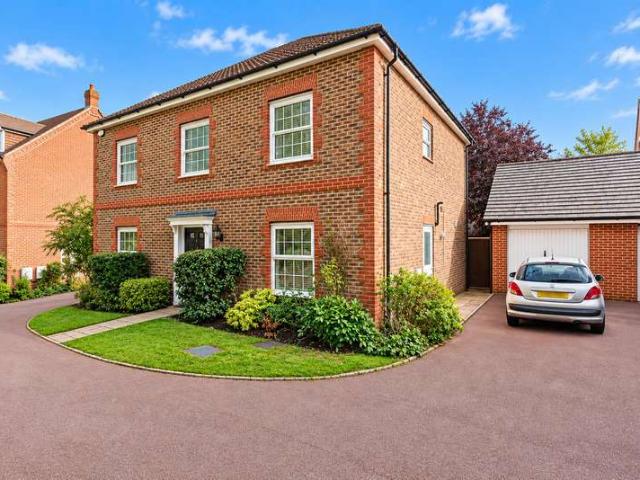 Farm for sale in Elvetham Heath, Hart
