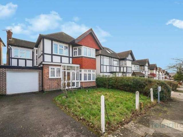 Farm for sale in Hendon Central, The Hyde