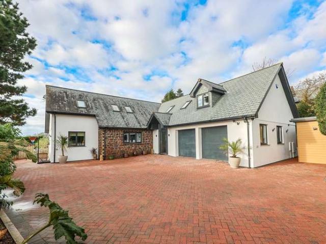 Farm for sale in Lanjeth, Cornwall