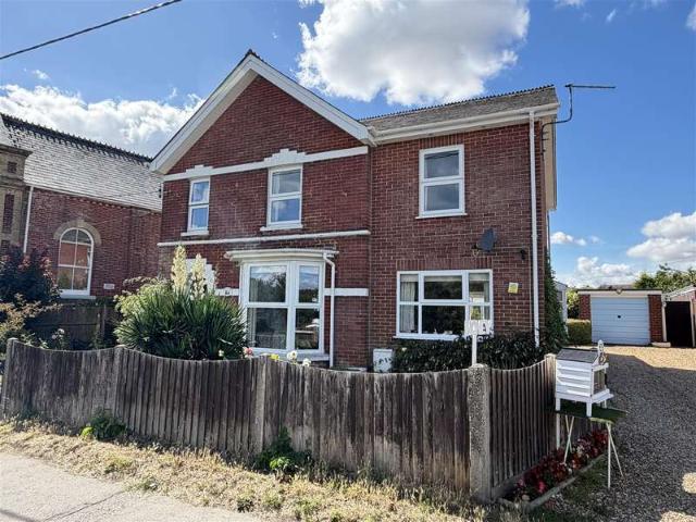 Farm for sale in Woodfalls, Lover