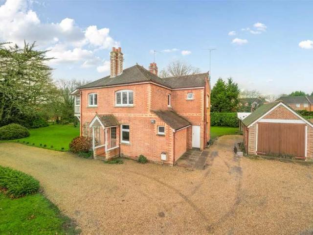 Farm for sale in Emmbrook, Wokingham