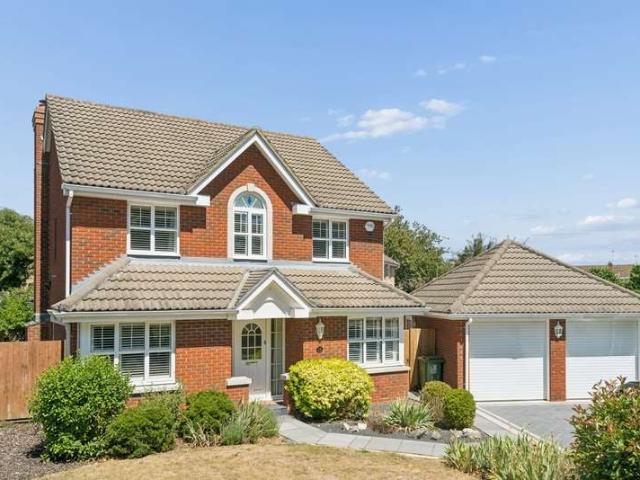 Farm for sale in Cox Green, Maidenhead