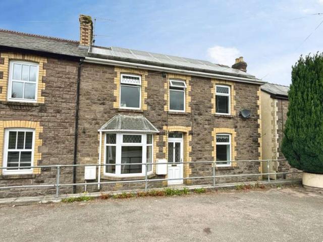 Farm for sale in Llanfoist Fawr, Llanfoist