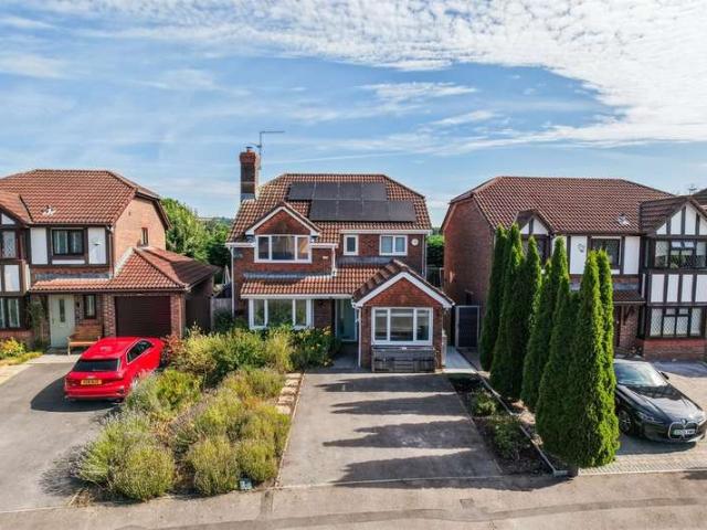 Farm for sale in Marshfield, Wales