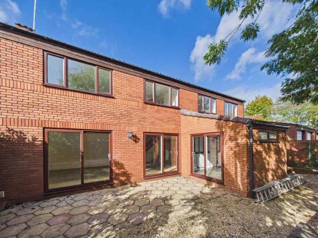 Farm for sale in Downend, Moorend
