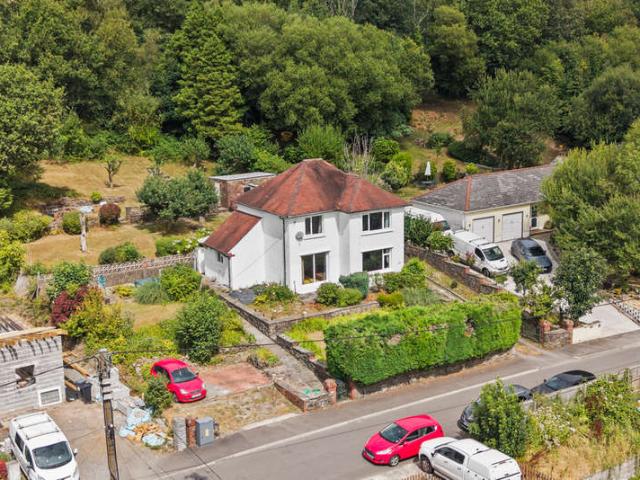 Farm for sale in Pontardawe, Ynysmeudwy
