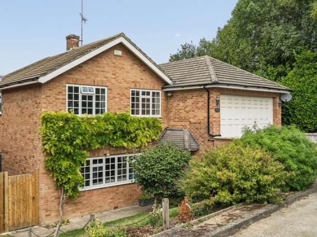 Farm for sale in Chalfont St. Peter, Denham