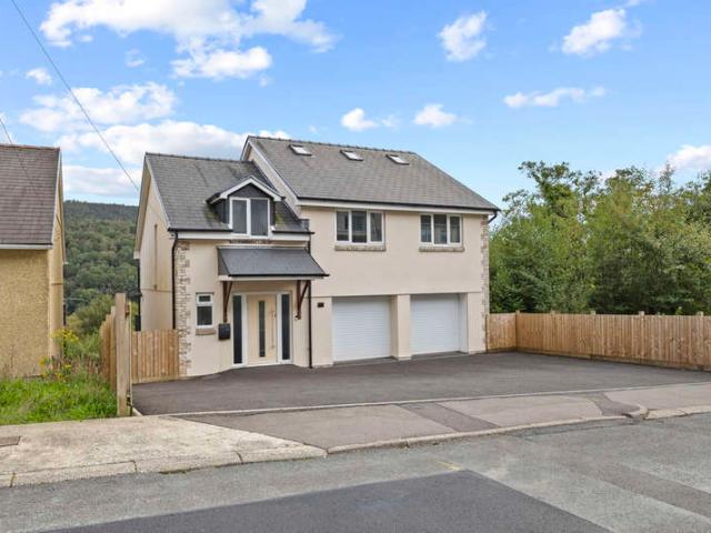 Farm for sale in Ystalyfera, Pontardawe