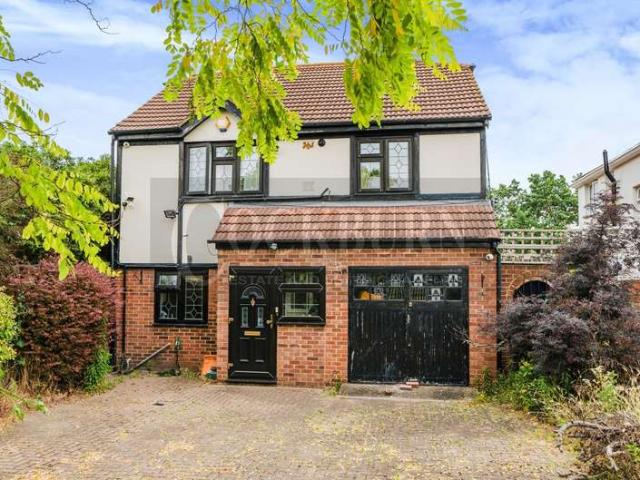 Farm for rent in Horn Park, Greater London