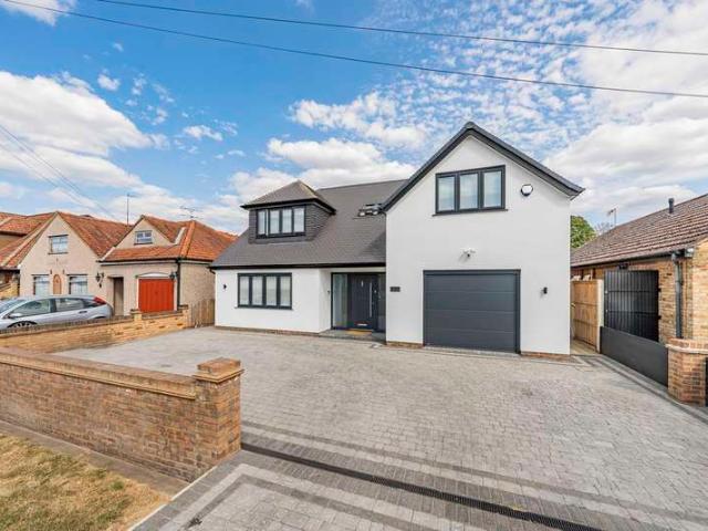 Farm for sale in Denham