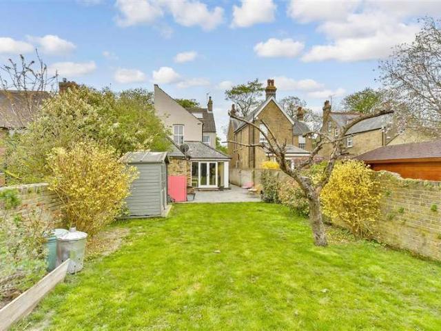 Farm for sale in Regent Quay, Oad Street