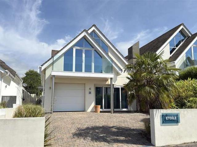Farm for sale in Lilliput, Poole