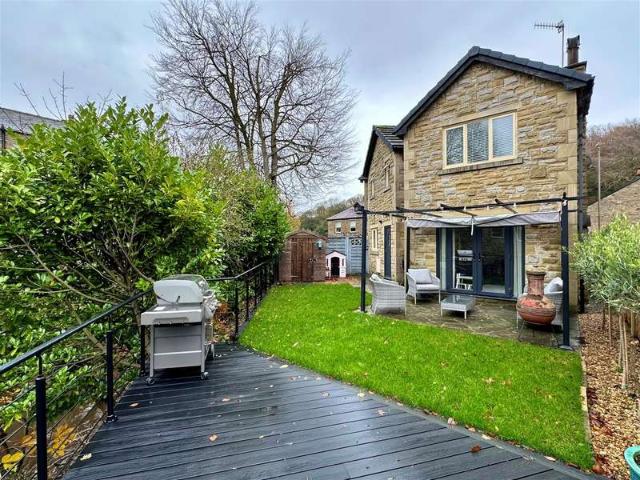Farm for sale in Buxworth, Charlesworth