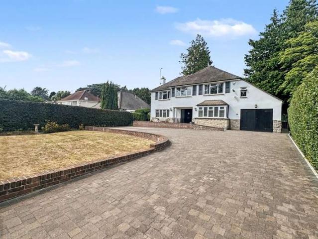 Farm for sale in Holdenhurst, Bournemouth