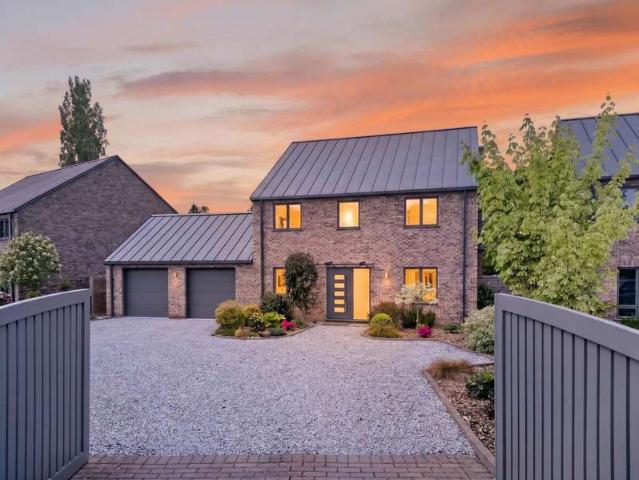 Farm for sale in Holt Fleet, Crookhill