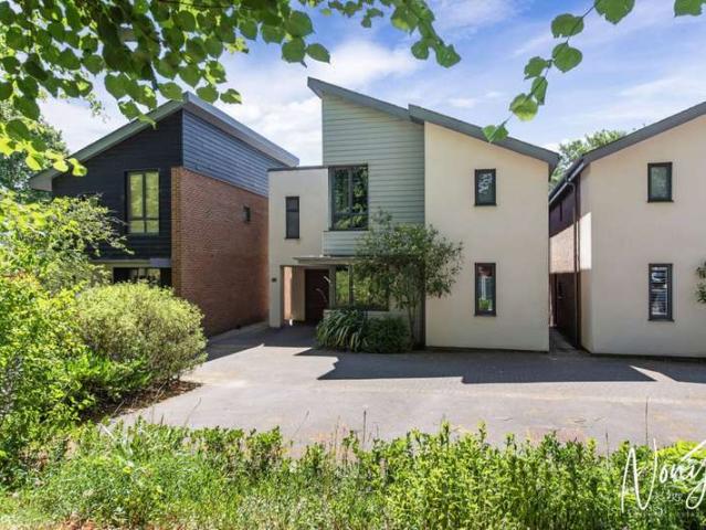 Farm for sale in Weeke, Harestock