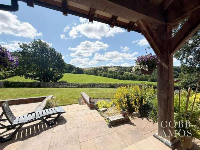 Farm for sale in Llanfihangel Rhydieithon