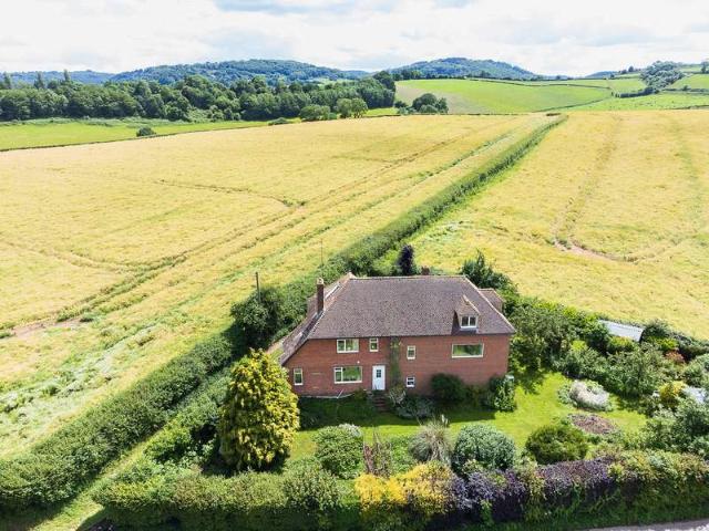 Farm for sale in Trewen