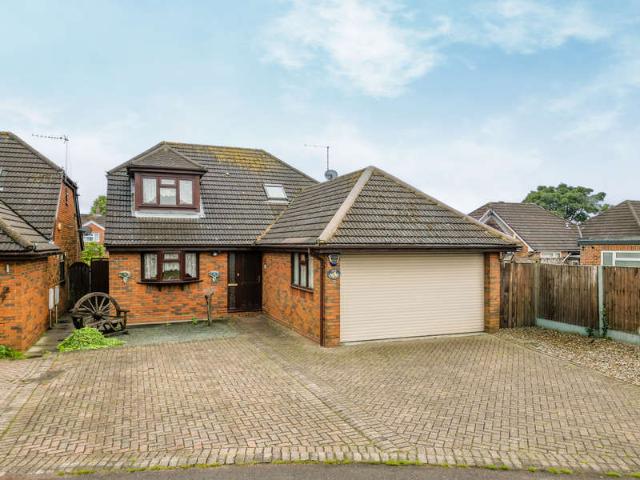 Farm for sale in Warden Hill, Luton