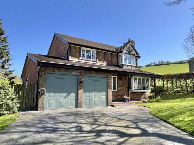 Farm for sale in Shirebrook Park, Charlesworth